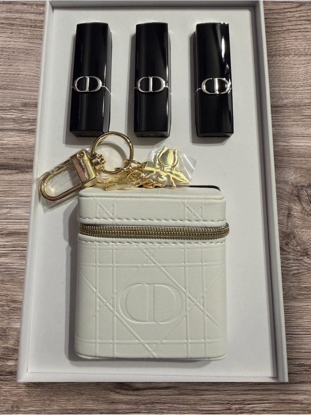 Dior Beauty Privé White Cannage Case with 3 Lipsticks Set - Picture 2 of 6